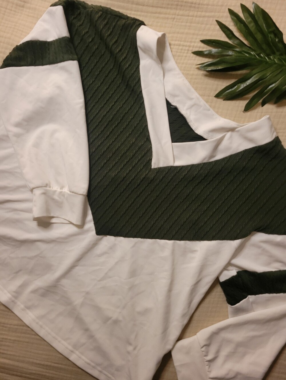 V-Neck Colorblock Pullover Top in Forest Green and White